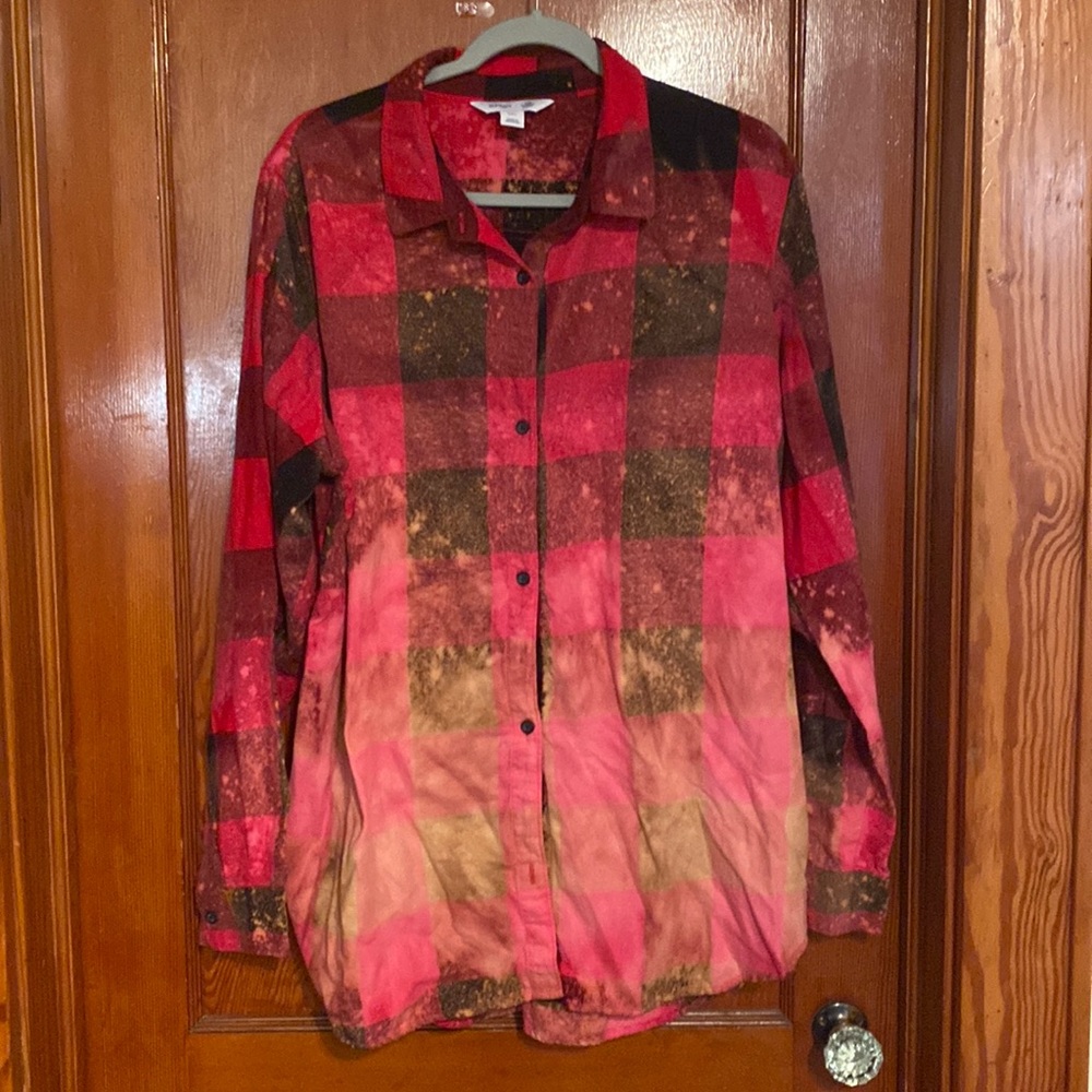 Women’s 2XL tall flannel shirt from Old Navy. Has been bleached. Great condition